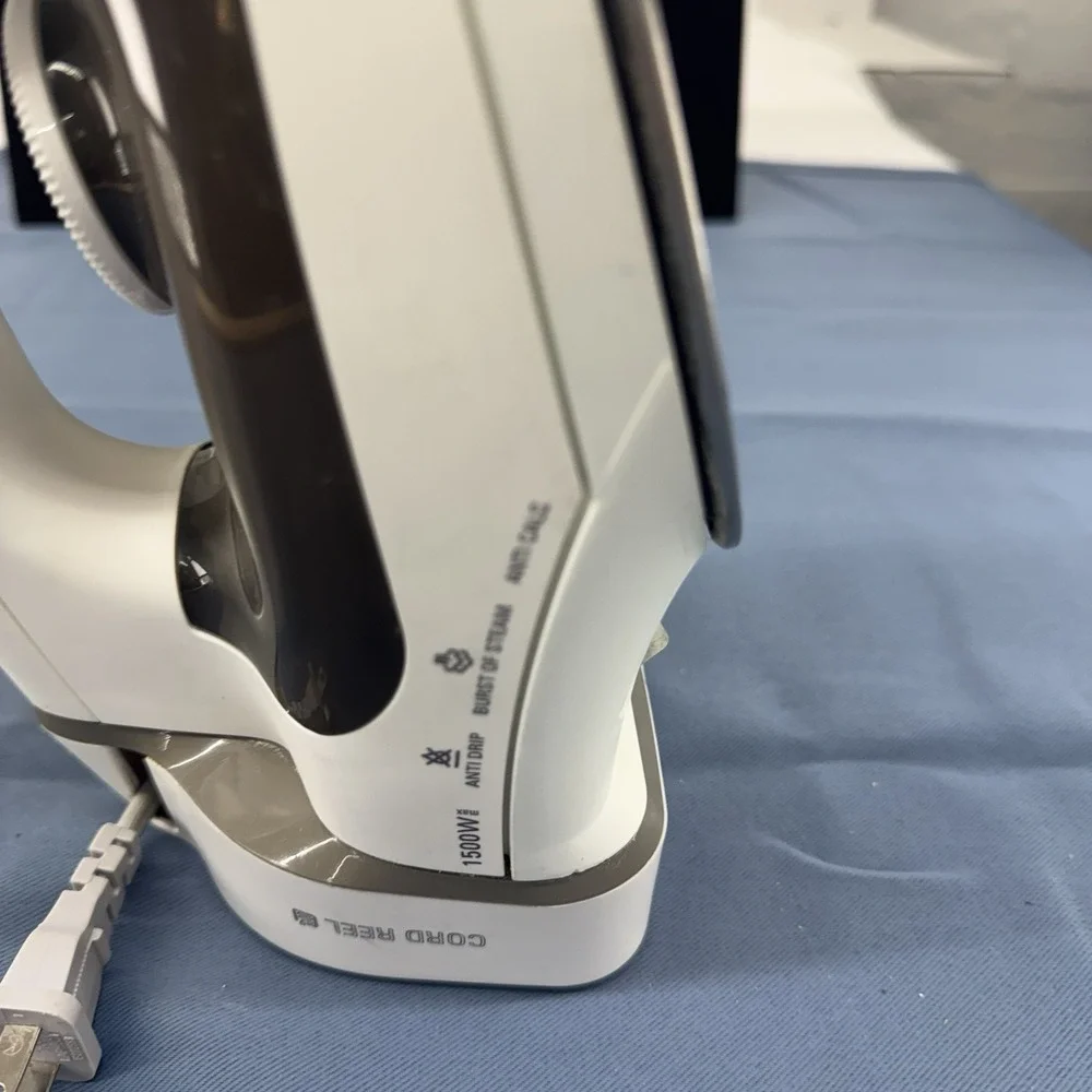 Rowenta DW 1070 Electric Iron- Comfort Steam, Cord Reel 1500W FAST SHIP